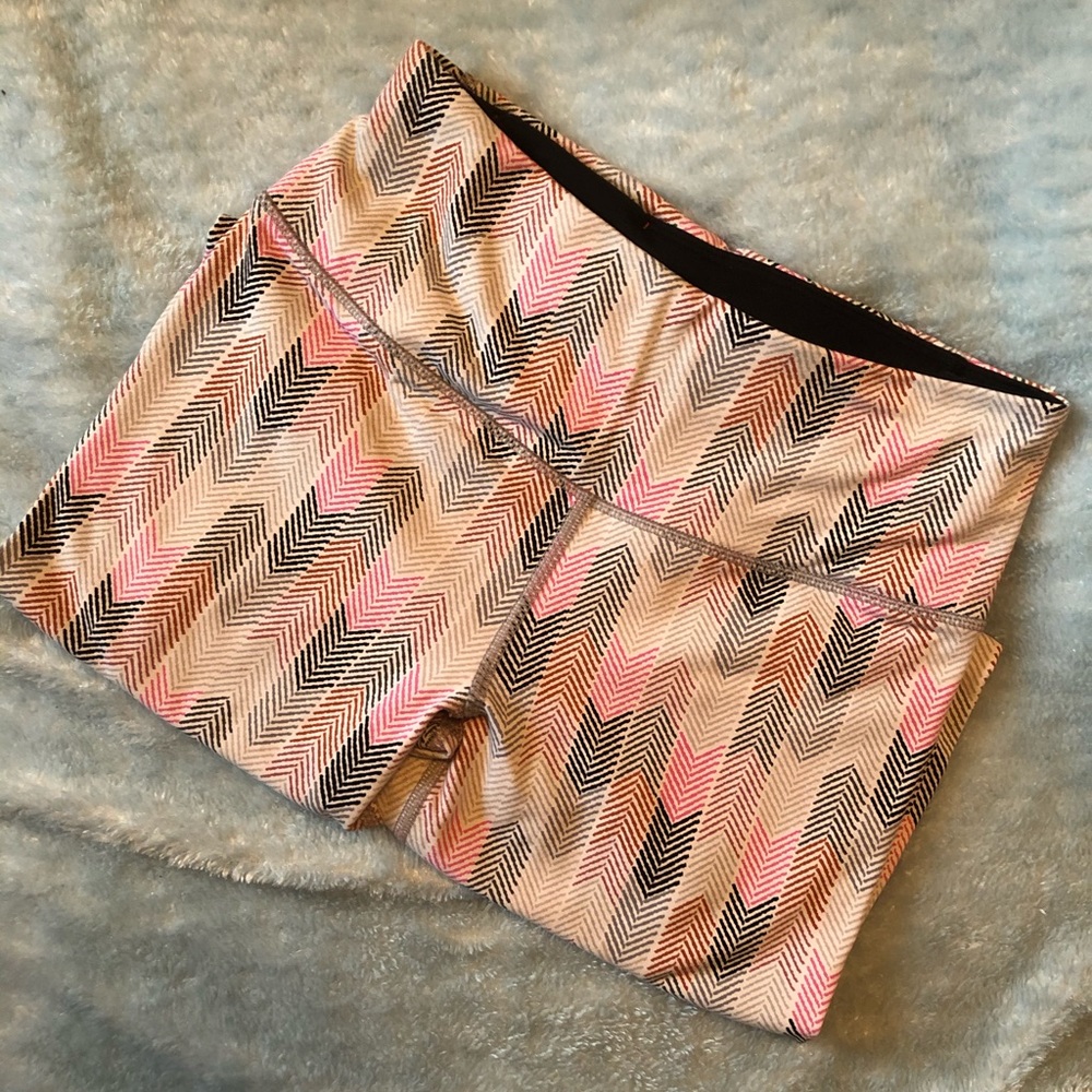 Victoria’s Secret Knockout Leggings size Small.